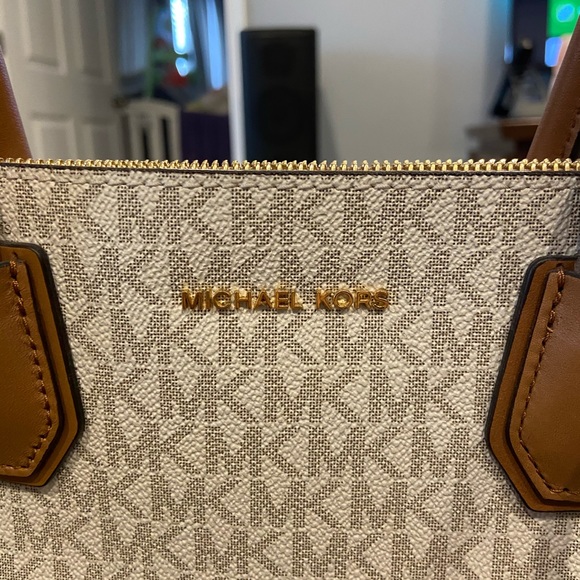 Michael Kors Studio Mercer MK Logo Signature - Picture 6 of 13